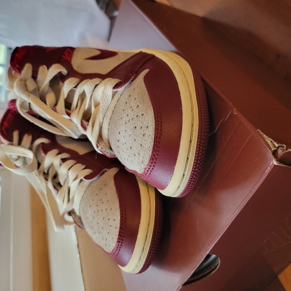 Air Jordan 1 Mid SE Tiki Leaf Team Red DZ2820-601 Women Size 5 - Picture 2 of 7